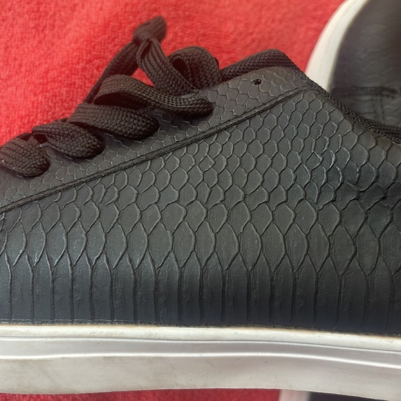 She&In black sneakers with a snakeprint design - Picture 2 of 2